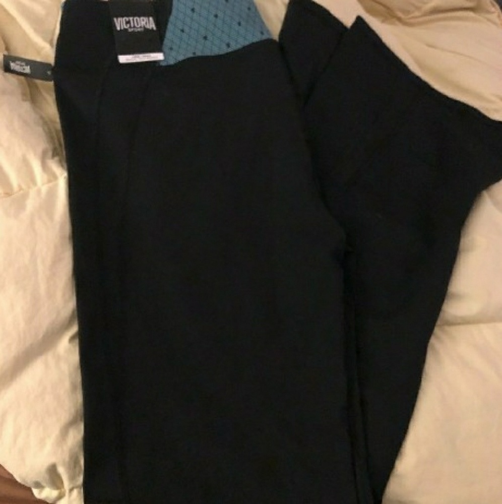 NWT Victoria Sport yoga pants